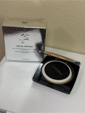 Buff Lancôme Compact Foundation - Black Case with Gold Accent
